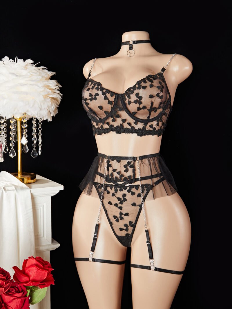 High-end quality new erotic lingerie set sexy lace mesh cut-out three-piece set